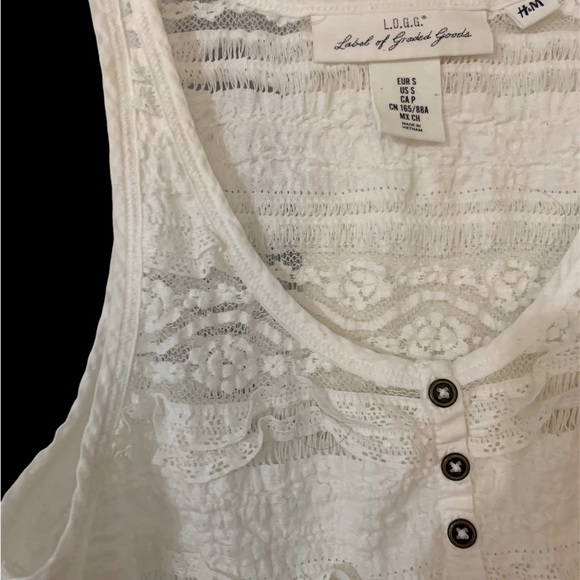 3 sleeveless Women's dress shirts. Banana Republic, and H&M size small, X small. - Picture 4 of 14